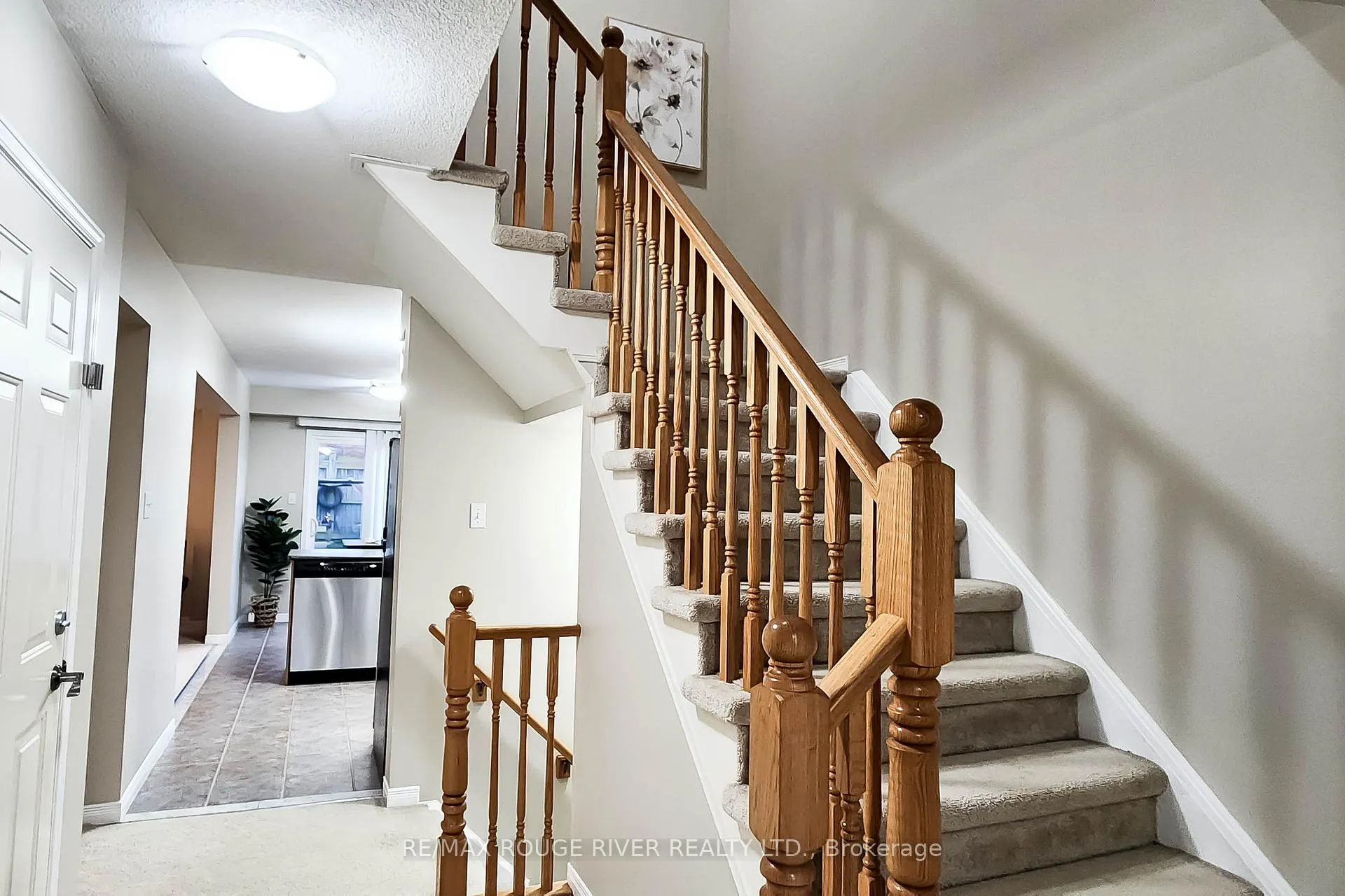 Photo 11 of 74 Meadow Wood Crescent, Hamilton, Stoney Creek Mountain — HOMEH