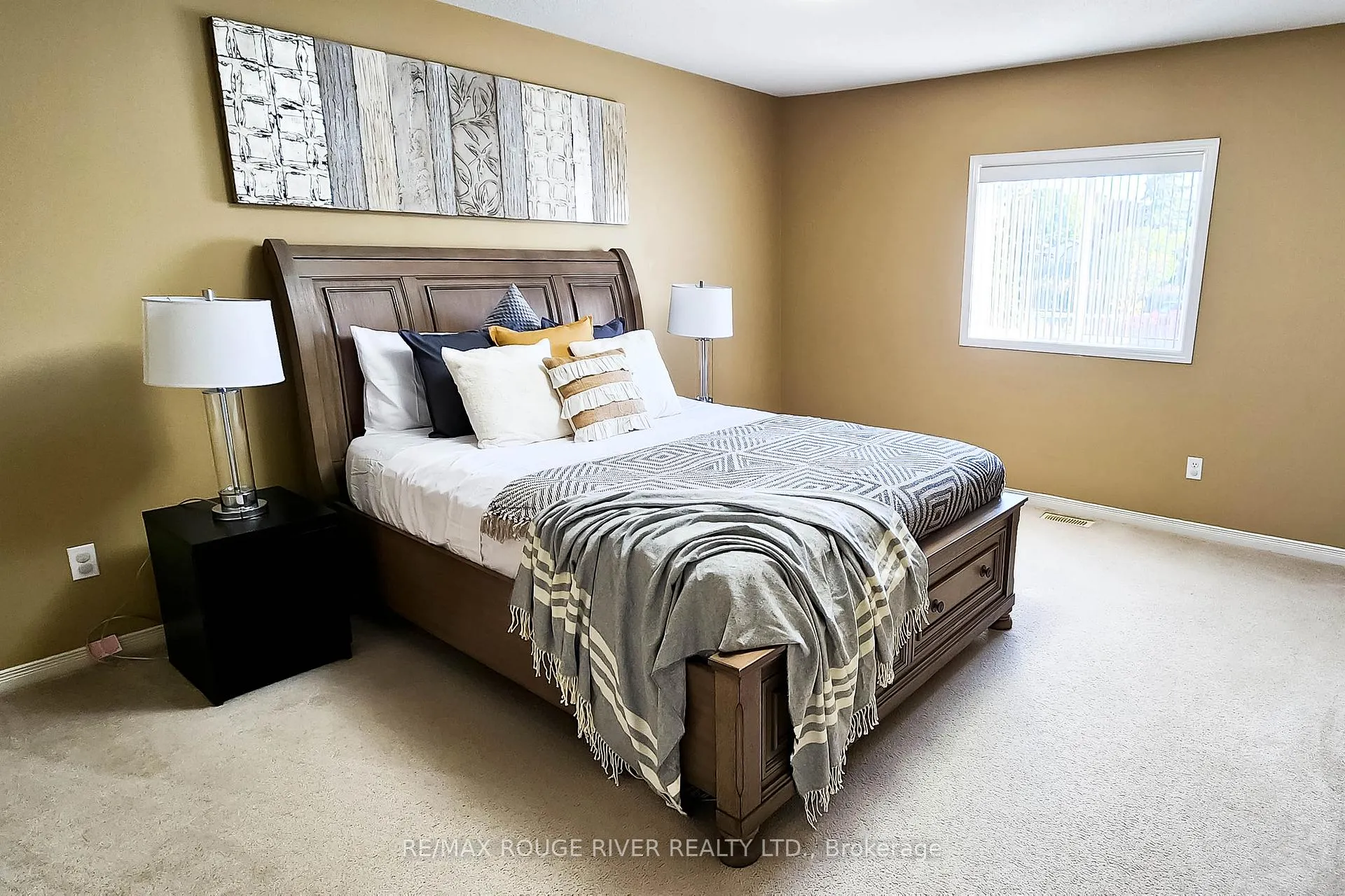 Photo 14 of 74 Meadow Wood Crescent, Hamilton, Stoney Creek Mountain — HOMEH