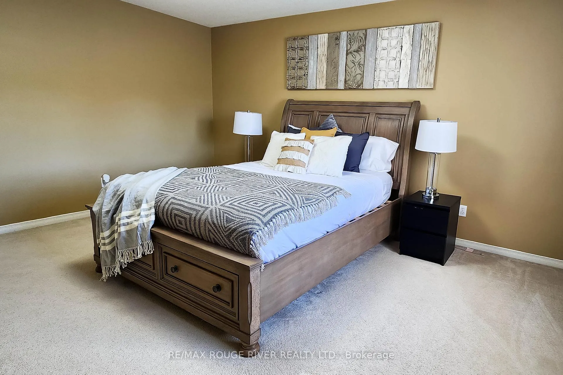 Photo 16 of 74 Meadow Wood Crescent, Hamilton, Stoney Creek Mountain — HOMEH