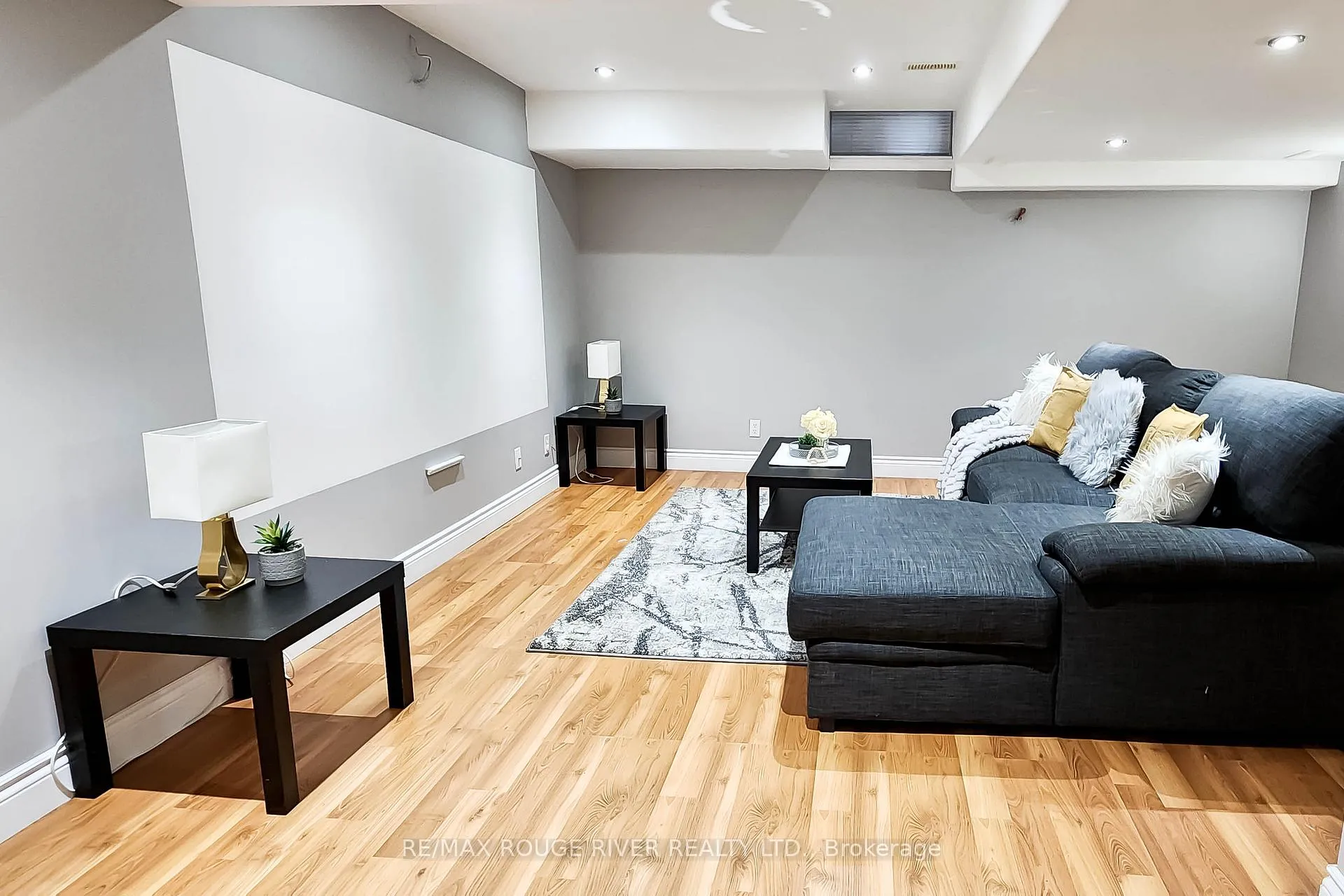Photo 23 of 74 Meadow Wood Crescent, Hamilton, Stoney Creek Mountain — HOMEH