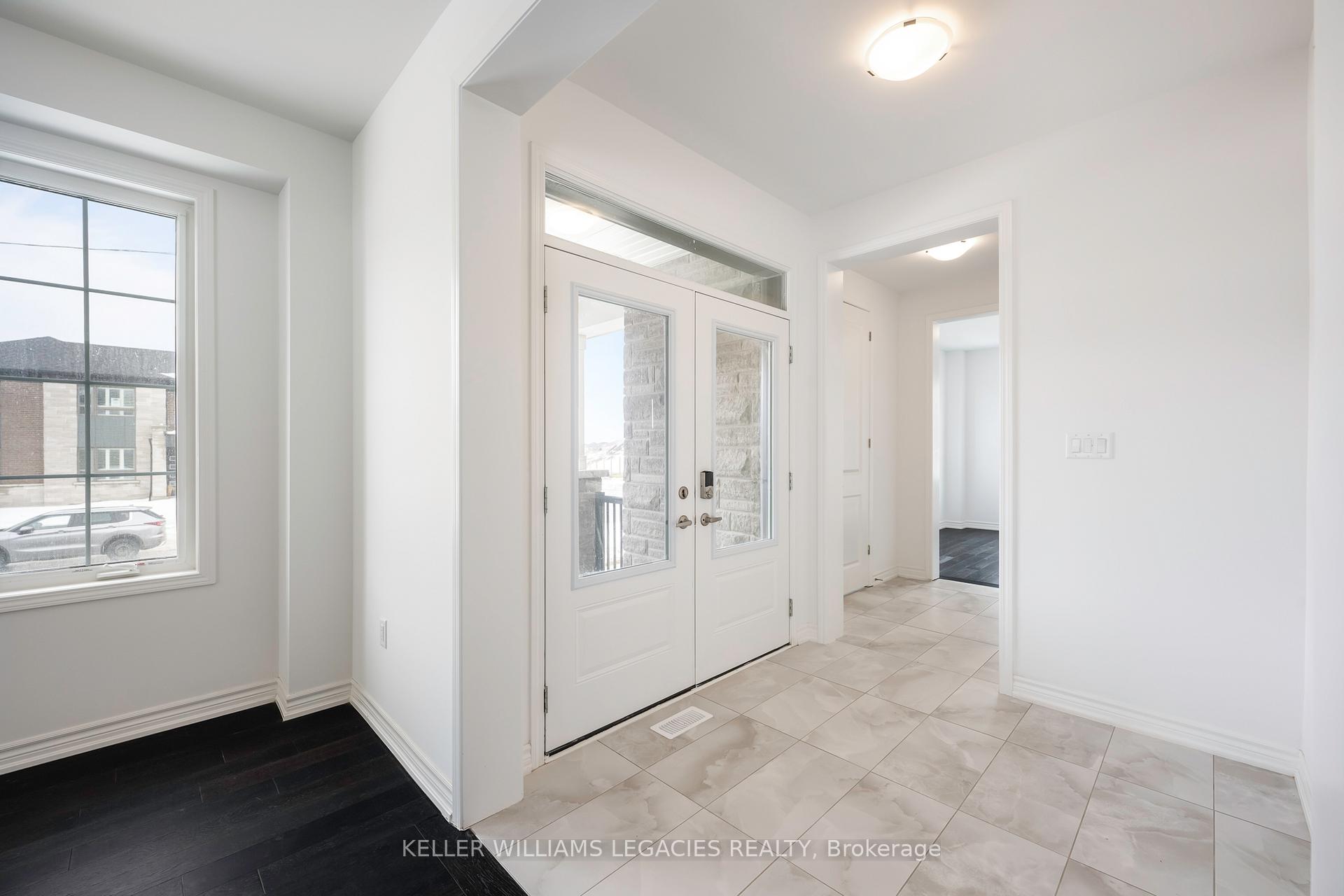Photo 4 of 362 Madelaine Drive, Barrie, Rural Barrie Southeast — HOMEH