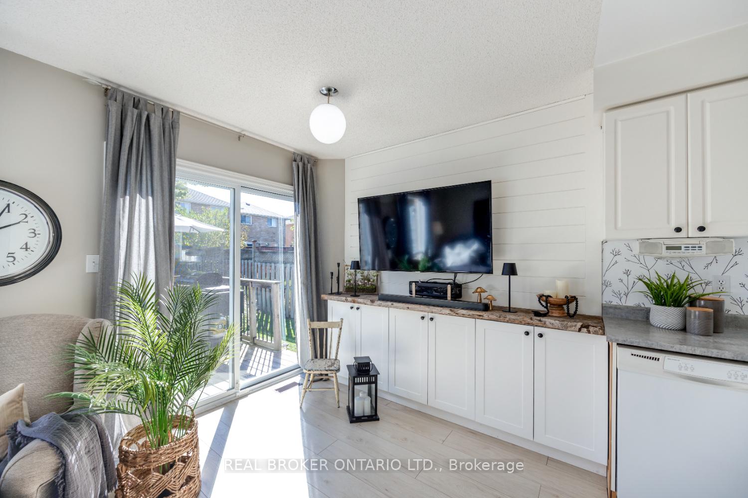 Photo 8 of 13 Fieldcrest Avenue, Clarington, Courtice — HOMEH