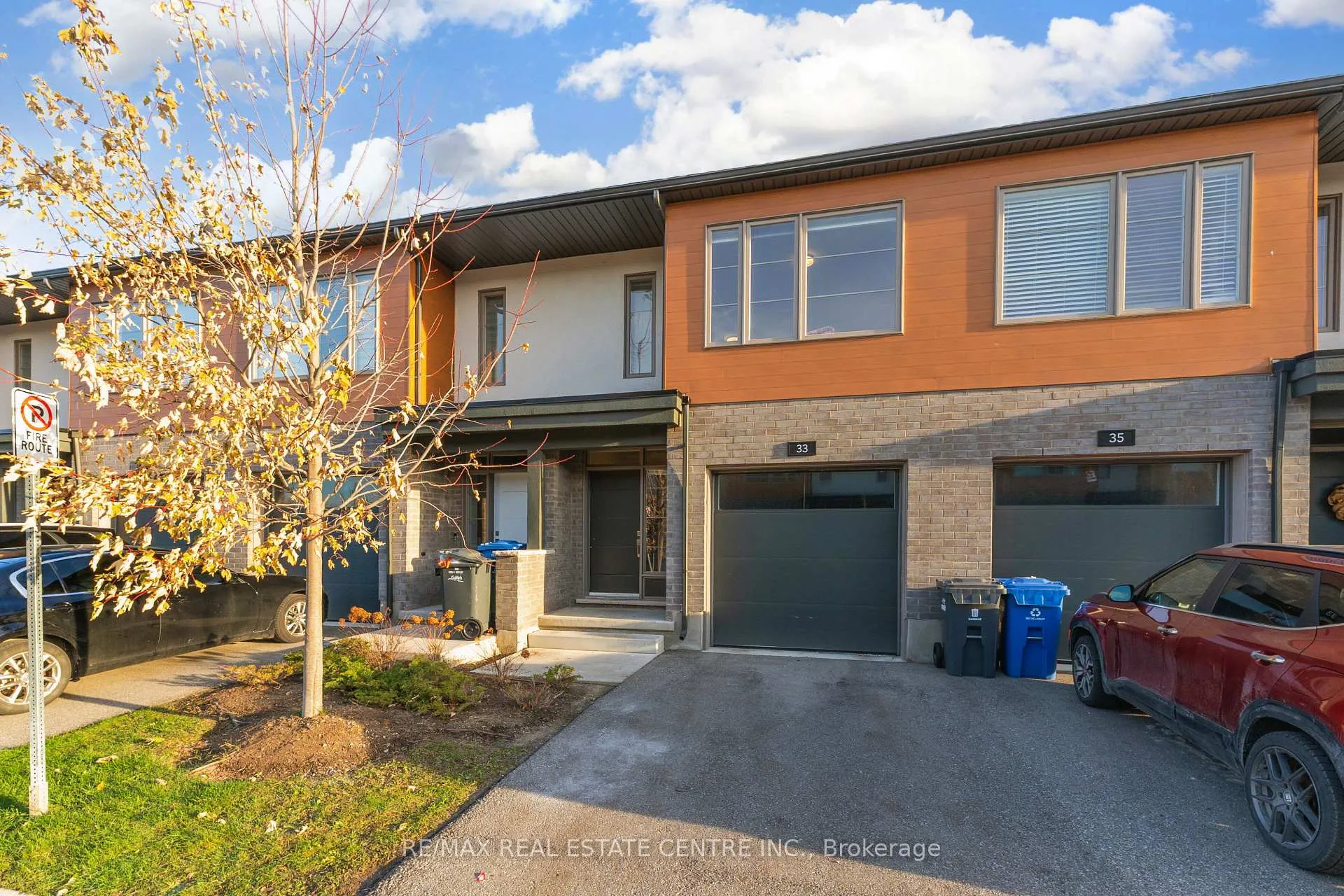 Photo 7 of 33 Steele Crescent, Guelph, St. Patrick's Ward — HOMEH