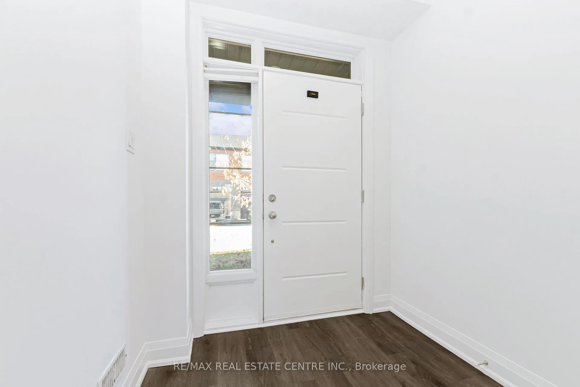 Photo 11 of 33 Steele Crescent, Guelph, St. Patrick's Ward — HOMEH