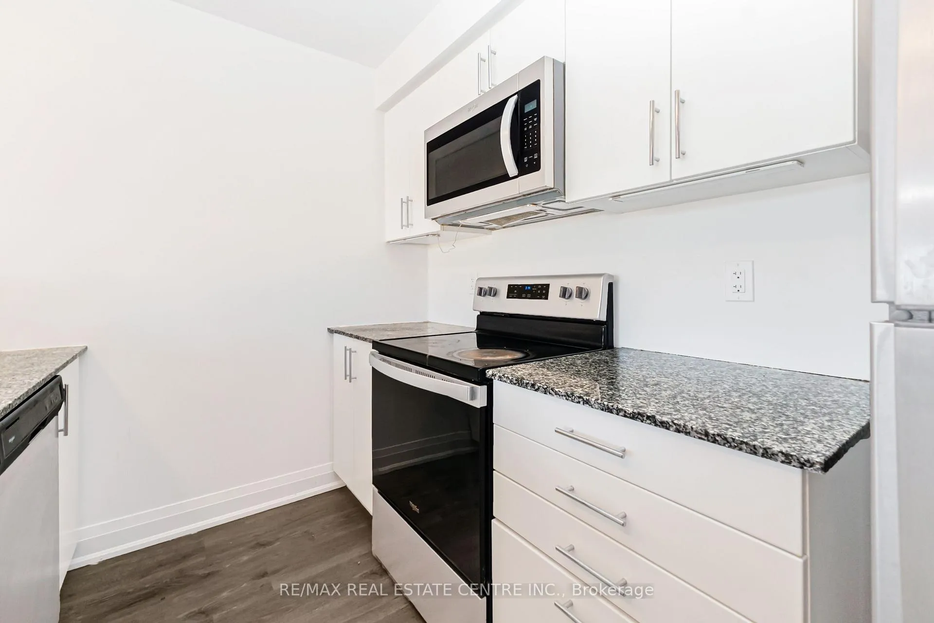 Photo 36 of 33 Steele Crescent, Guelph, St. Patrick's Ward — HOMEH