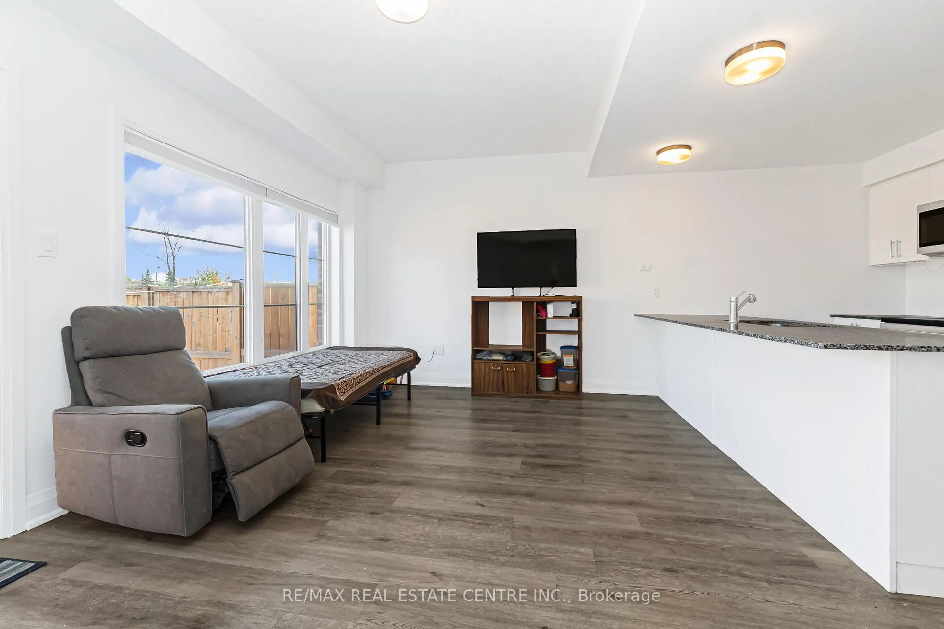 Photo 38 of 33 Steele Crescent, Guelph, St. Patrick's Ward — HOMEH