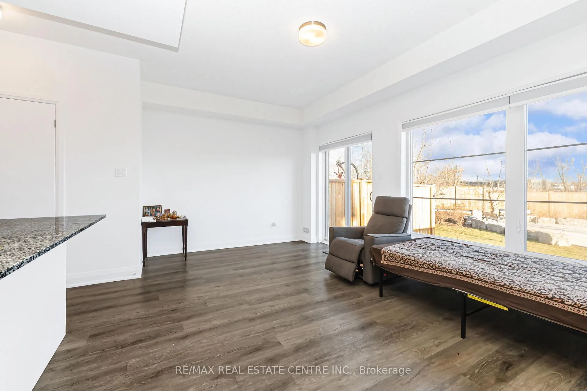 Photo 40 of 33 Steele Crescent, Guelph, St. Patrick's Ward — HOMEH