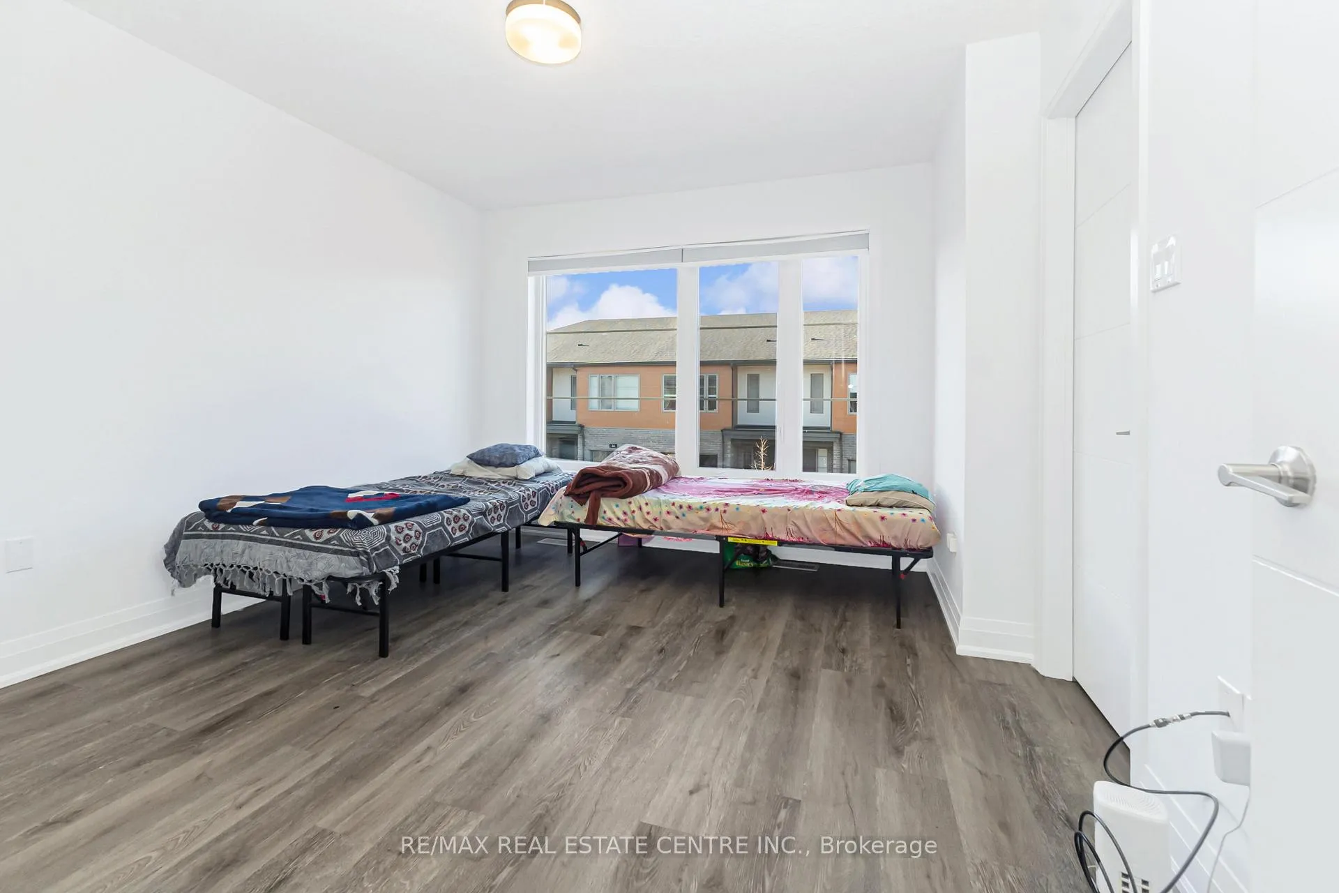 Photo 55 of 33 Steele Crescent, Guelph, St. Patrick's Ward — HOMEH