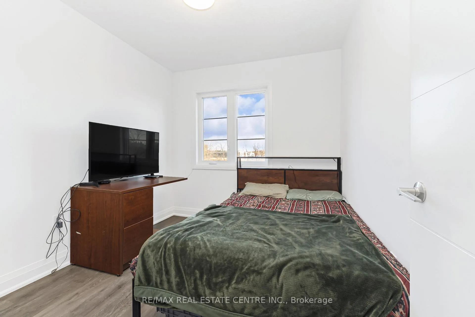 Photo 73 of 33 Steele Crescent, Guelph, St. Patrick's Ward — HOMEH