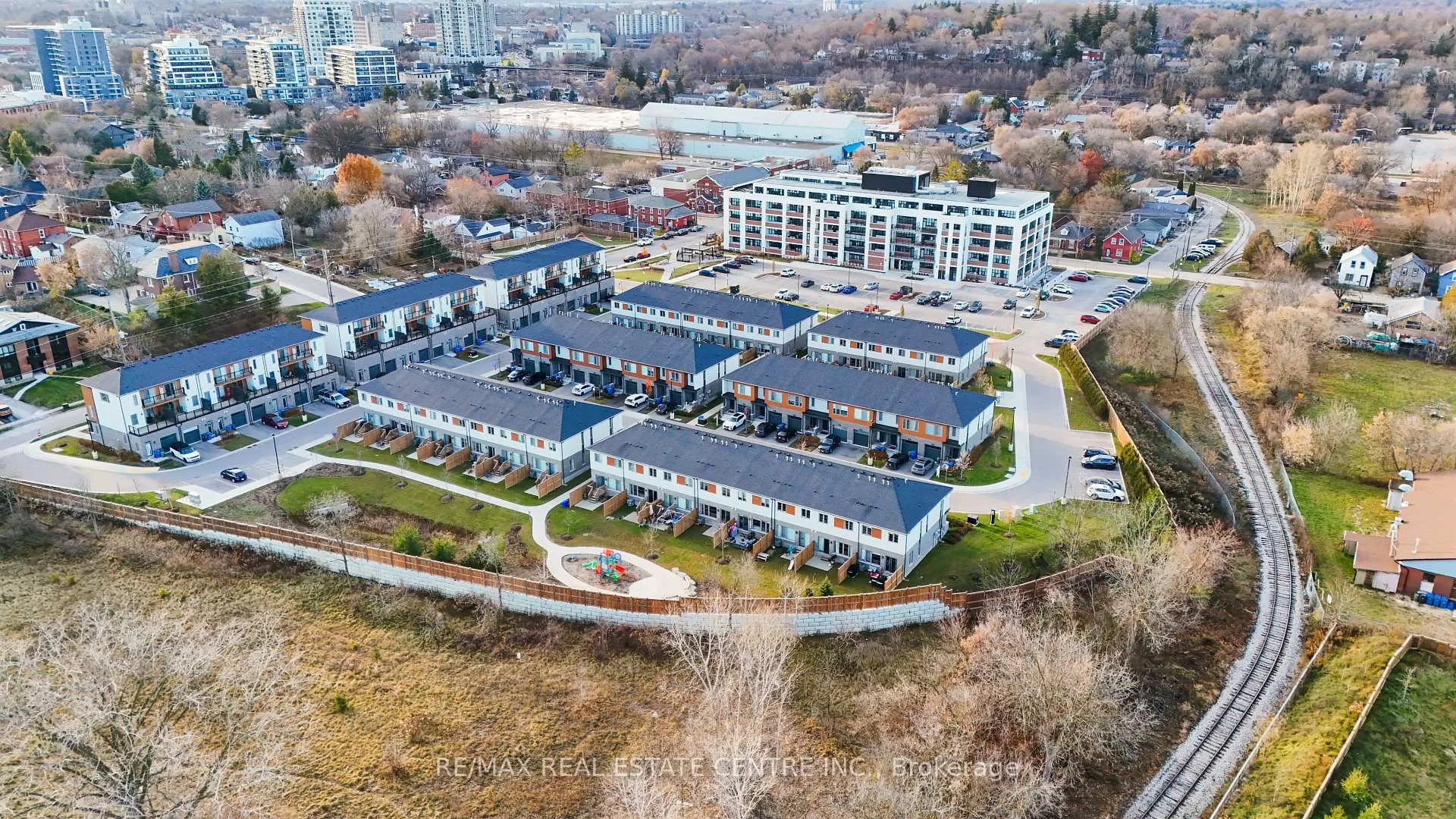 Photo 95 of 33 Steele Crescent, Guelph, St. Patrick's Ward — HOMEH