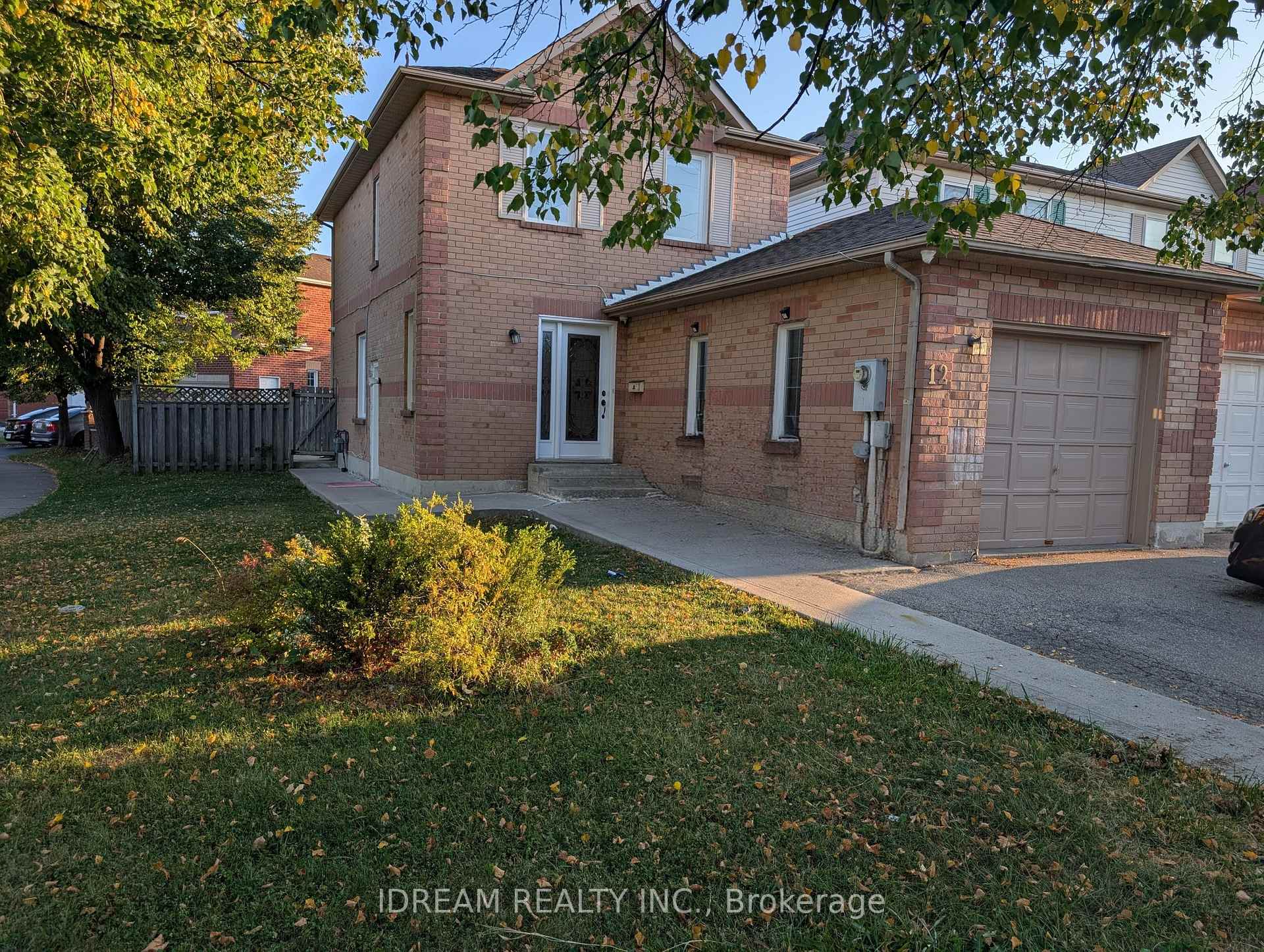 Photo 2 of Unit Upper, 12 Saddlecreek Court, Brampton, Fletcher's Creek South — HOMEH