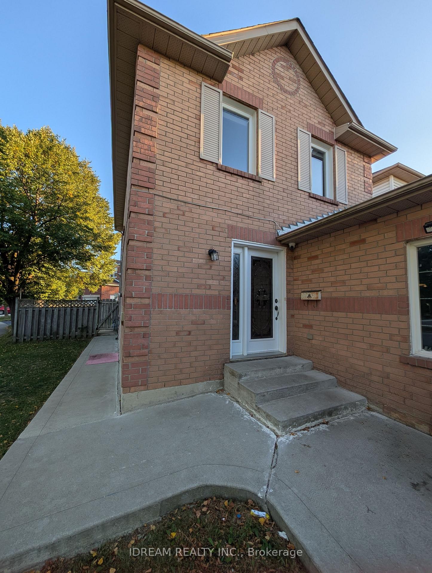Photo 4 of Unit Upper, 12 Saddlecreek Court, Brampton, Fletcher's Creek South — HOMEH