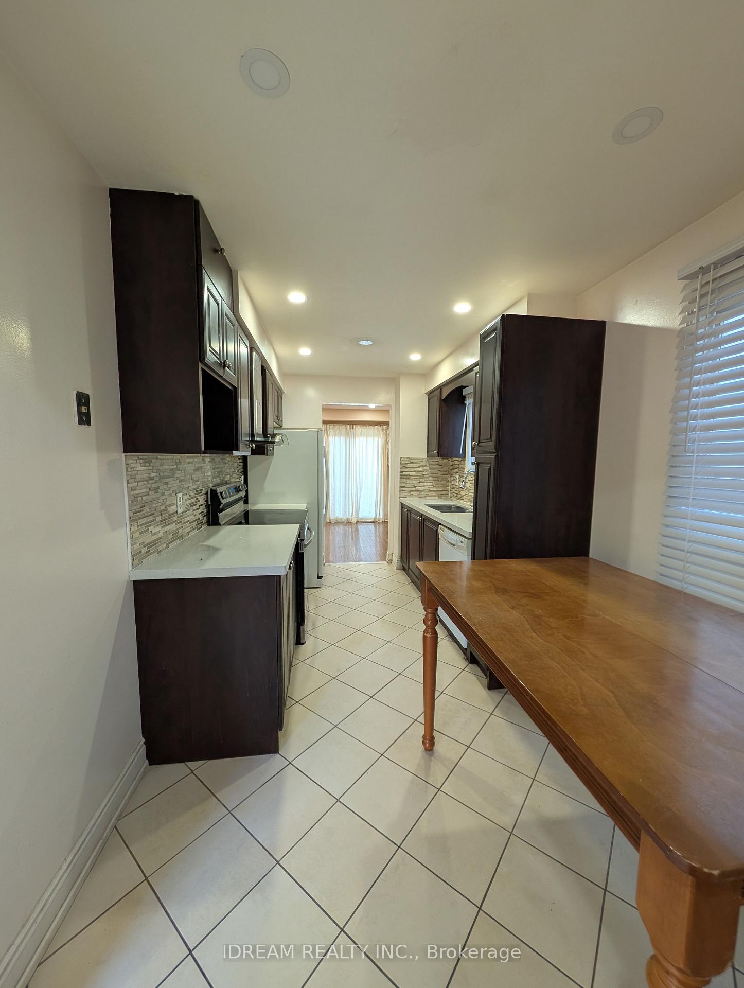 Photo 11 of Unit Upper, 12 Saddlecreek Court, Brampton, Fletcher's Creek South — HOMEH