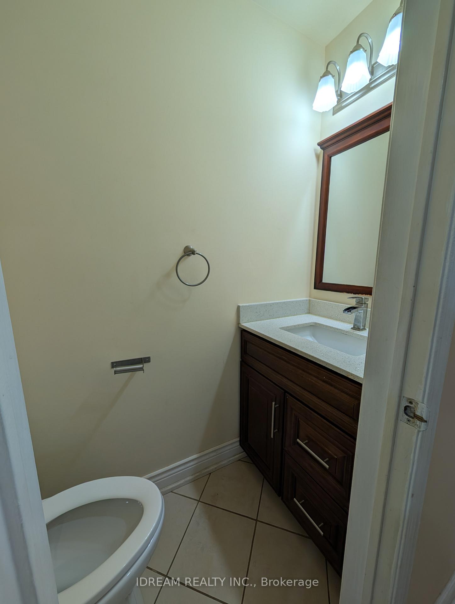Photo 12 of Unit Upper, 12 Saddlecreek Court, Brampton, Fletcher's Creek South — HOMEH