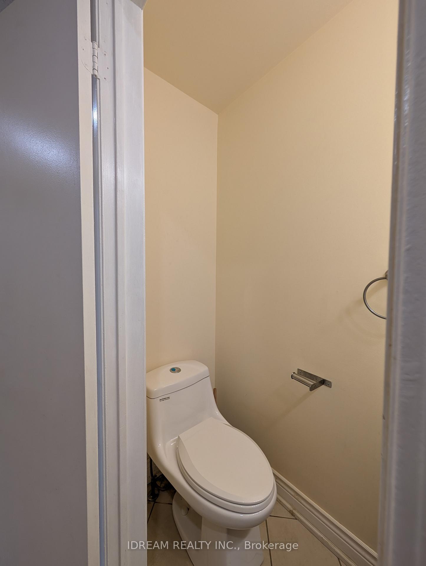 Photo 13 of Unit Upper, 12 Saddlecreek Court, Brampton, Fletcher's Creek South — HOMEH