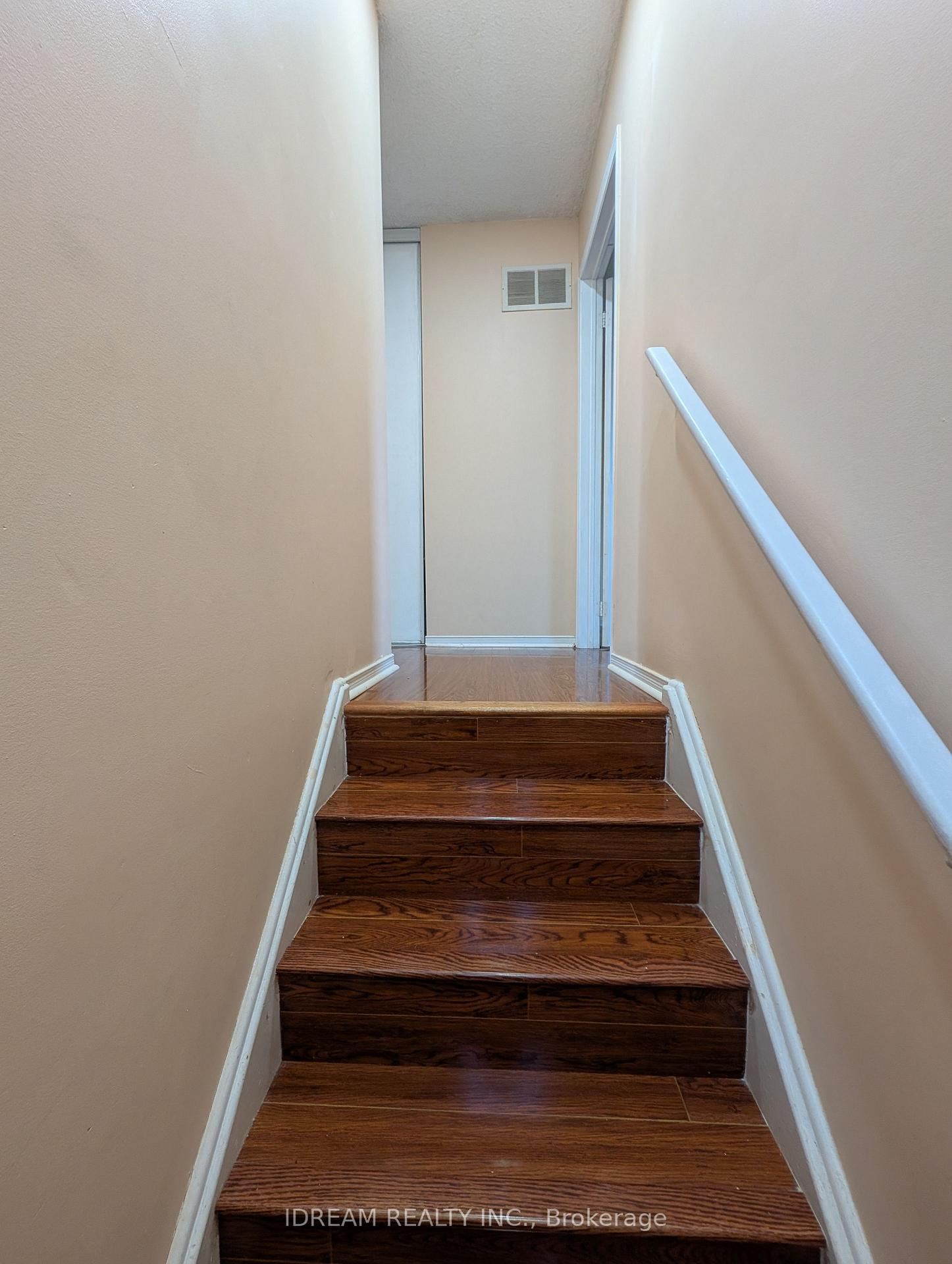 Photo 15 of Unit Upper, 12 Saddlecreek Court, Brampton, Fletcher's Creek South — HOMEH