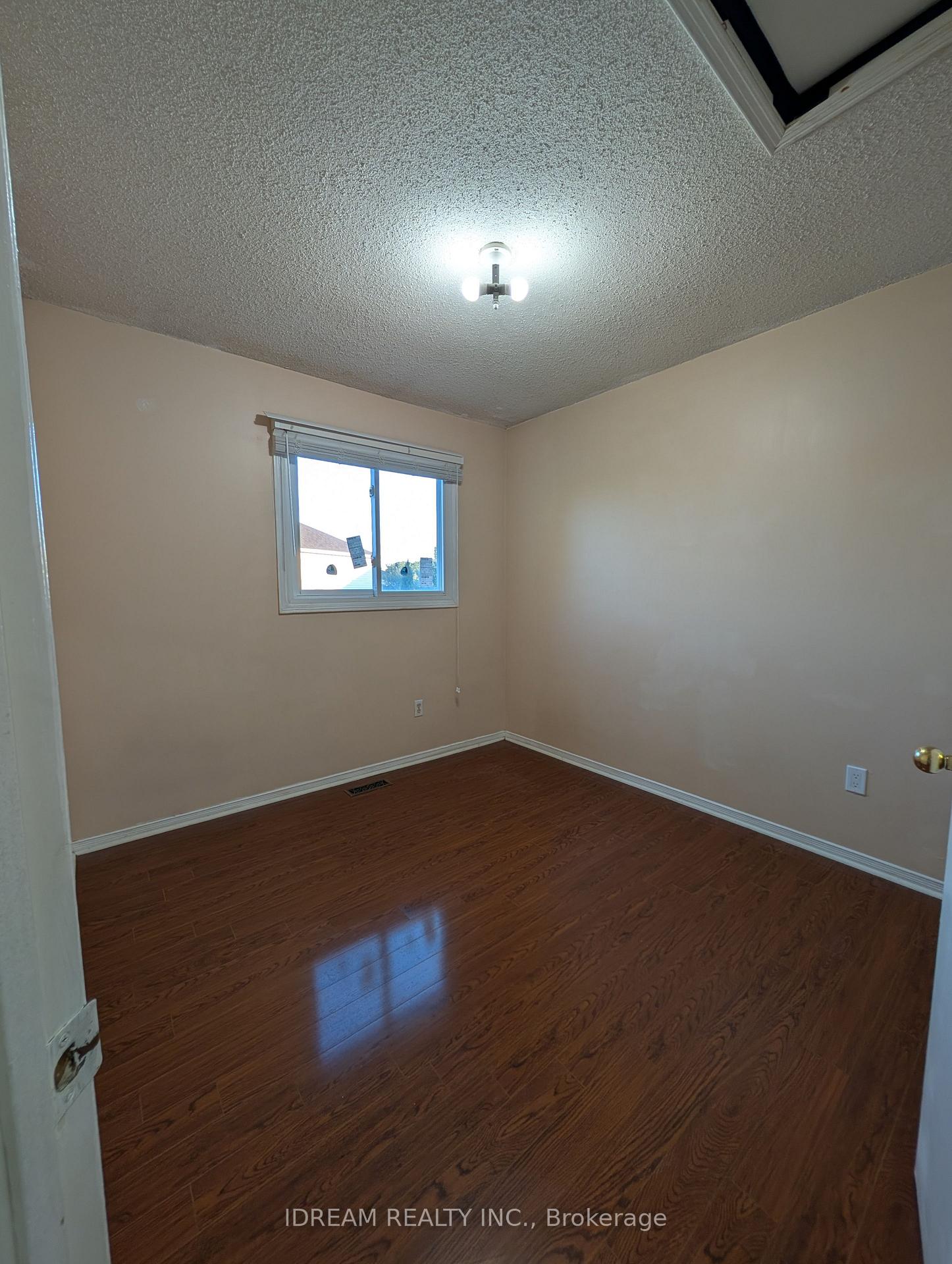 Photo 21 of Unit Upper, 12 Saddlecreek Court, Brampton, Fletcher's Creek South — HOMEH