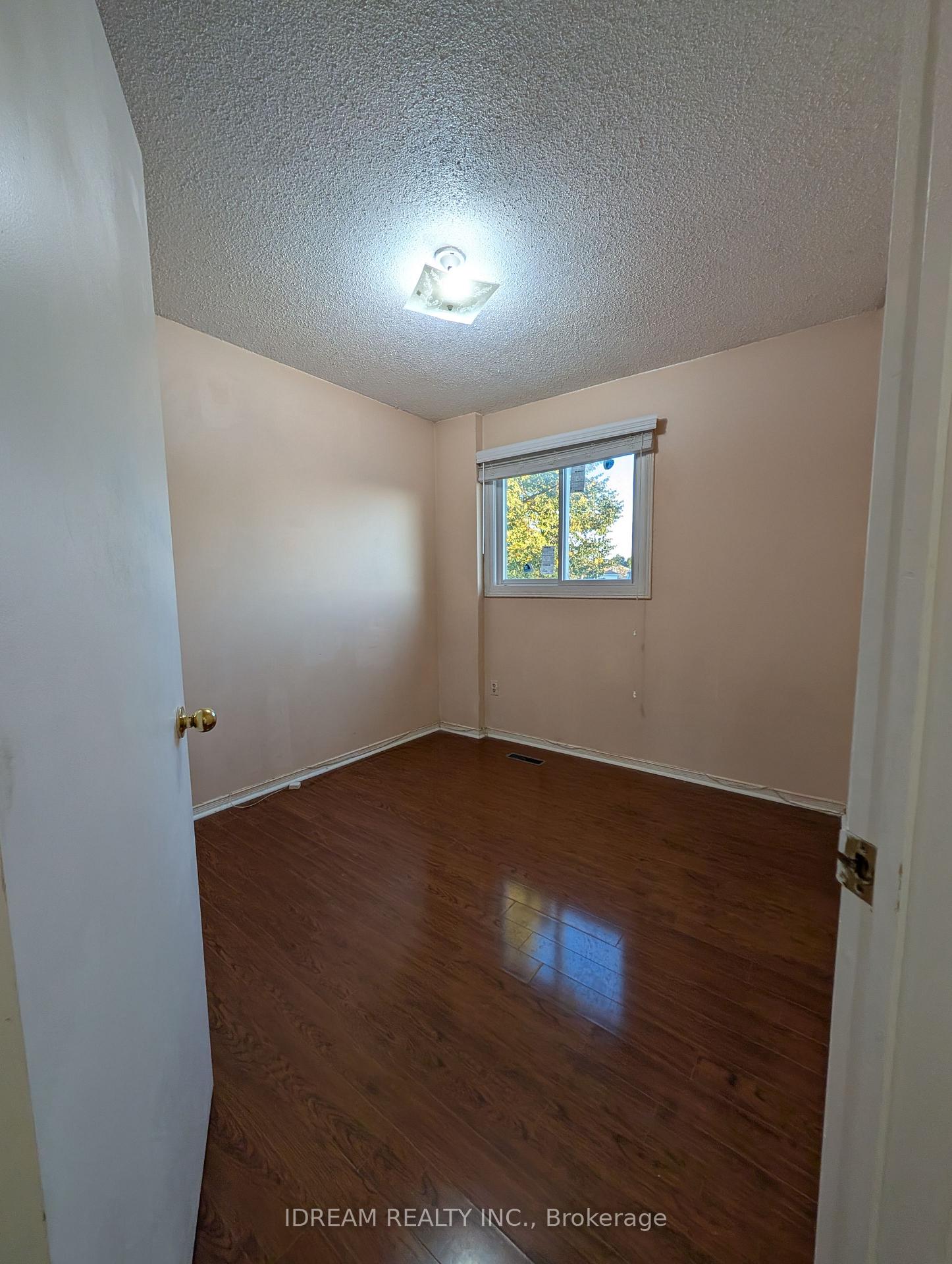 Photo 23 of Unit Upper, 12 Saddlecreek Court, Brampton, Fletcher's Creek South — HOMEH