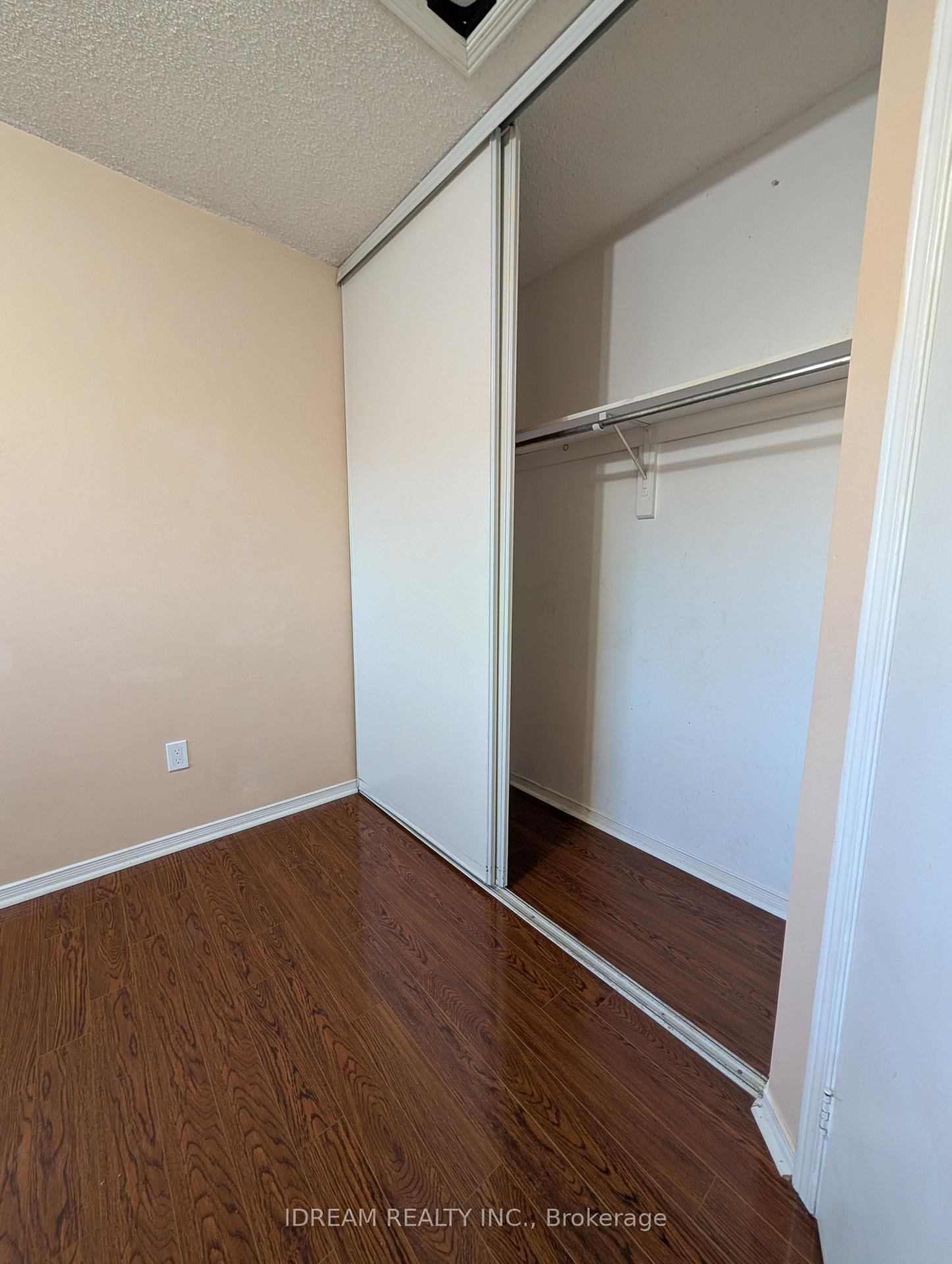 Photo 24 of Unit Upper, 12 Saddlecreek Court, Brampton, Fletcher's Creek South — HOMEH