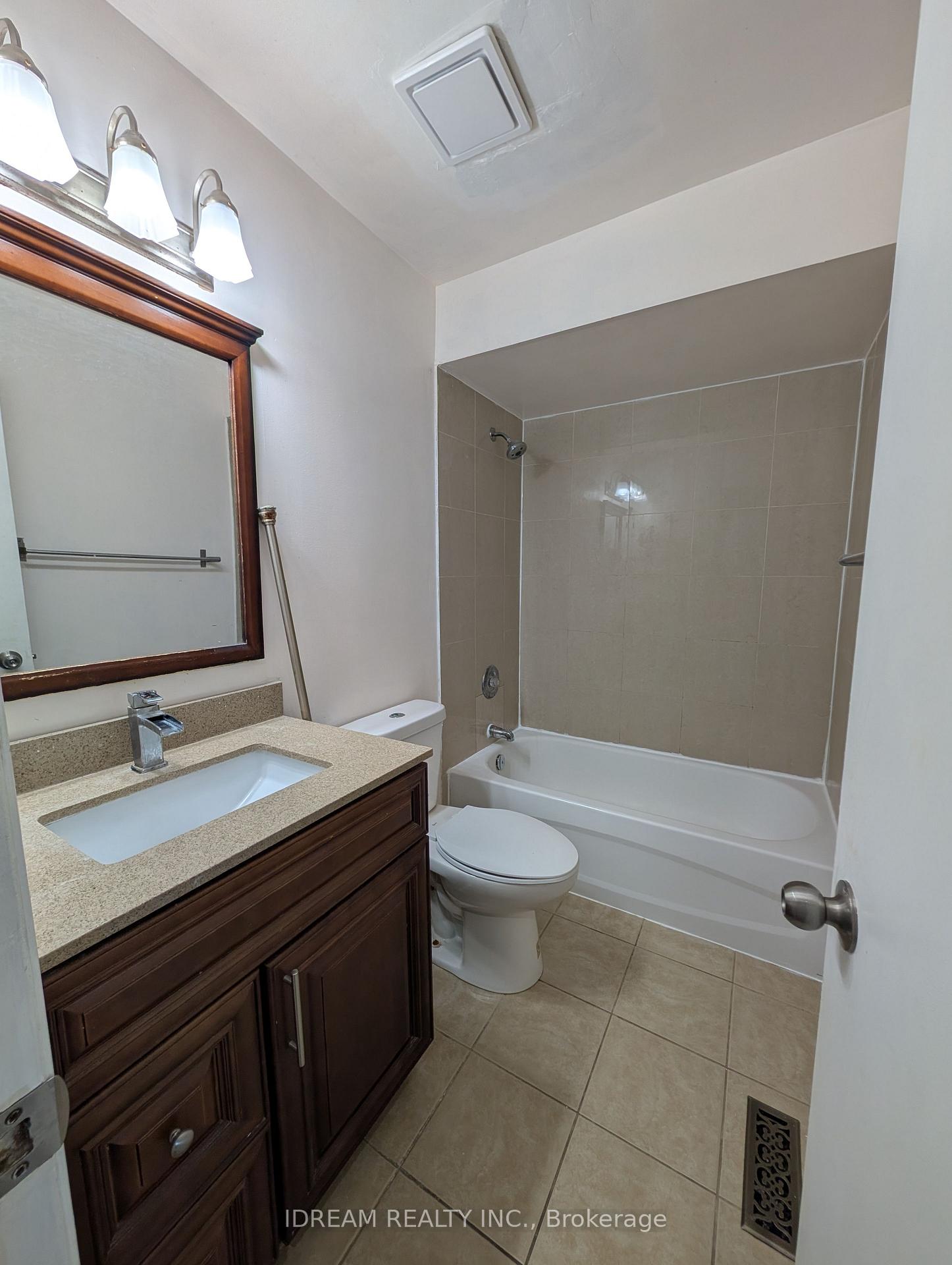 Photo 25 of Unit Upper, 12 Saddlecreek Court, Brampton, Fletcher's Creek South — HOMEH