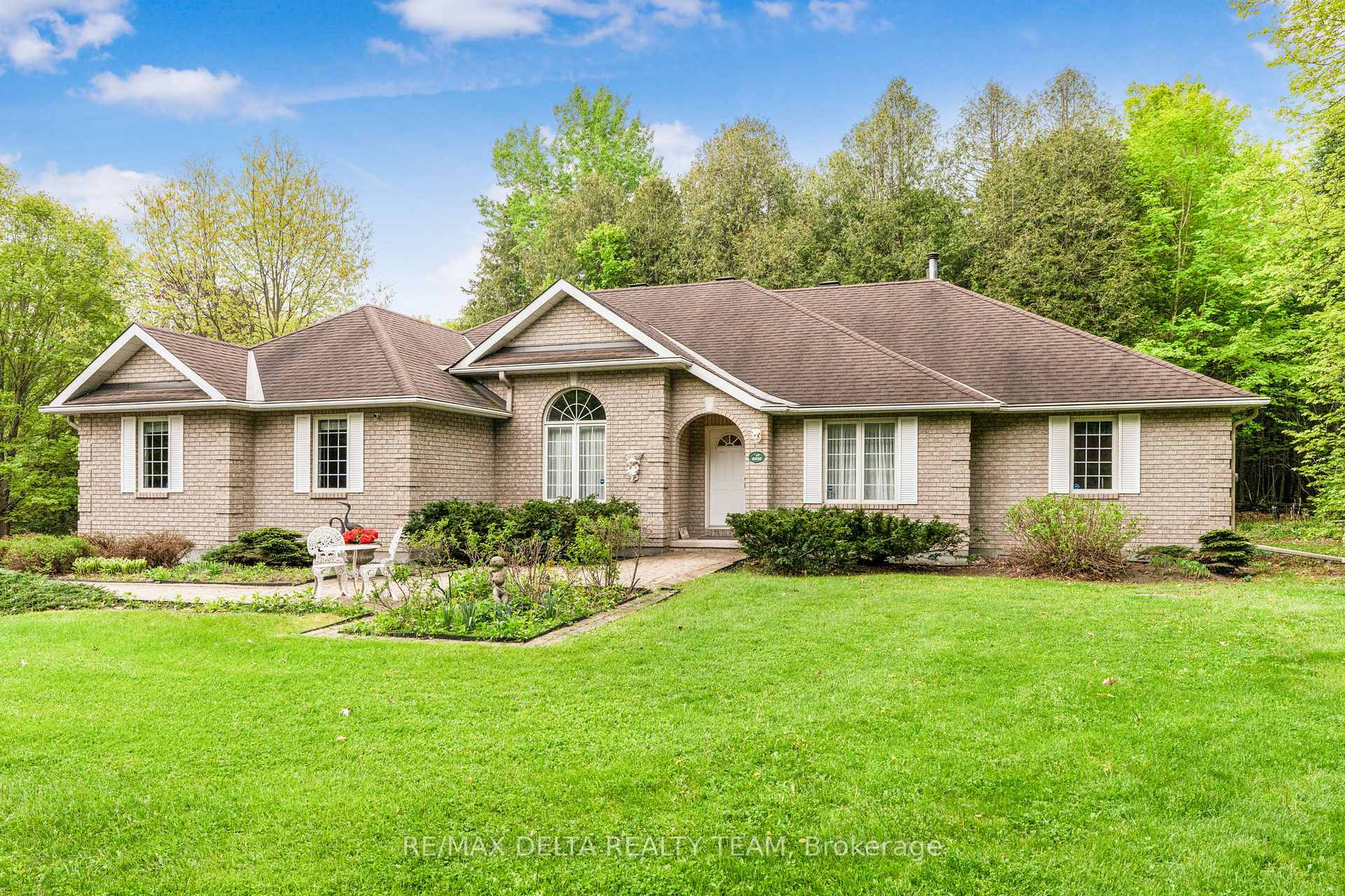 Photo 3 of 6316 Elkwood Drive, Ottawa, Greely — HOMEH