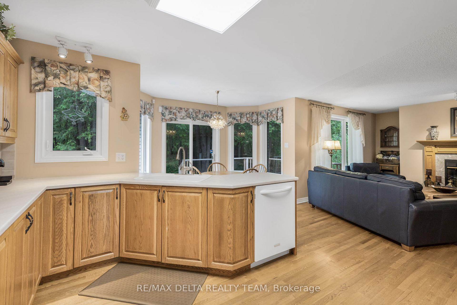 Photo 11 of 6316 Elkwood Drive, Ottawa, Greely — HOMEH