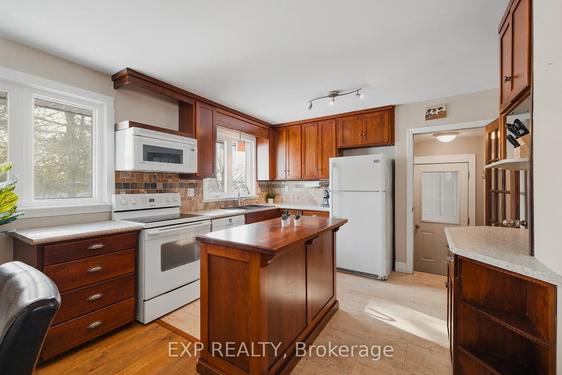 Photo 8 of 1080 Henry Street, Wellesley — HOMEH
