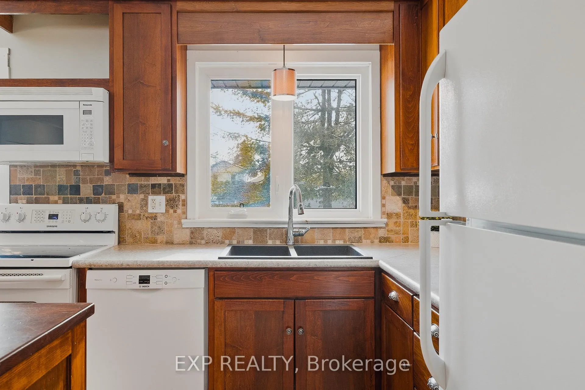 Photo 10 of 1080 Henry Street, Wellesley — HOMEH