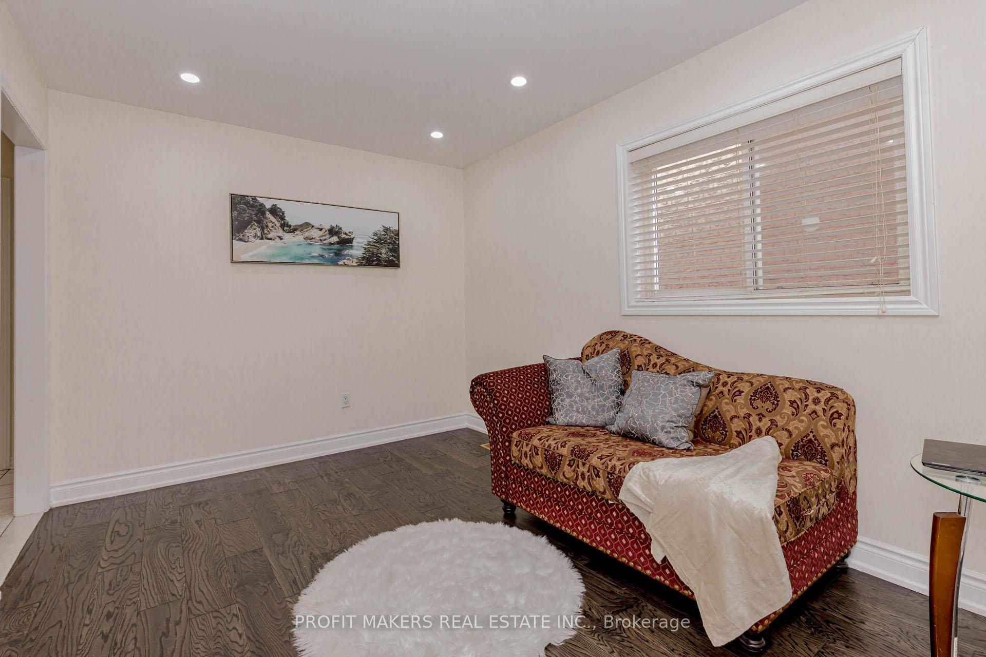 Photo 10 of 49 Horsham Street, Brampton, Brampton West — HOMEH