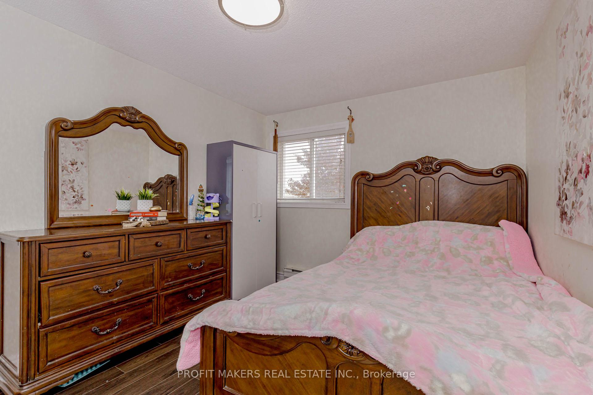Photo 21 of 49 Horsham Street, Brampton, Brampton West — HOMEH