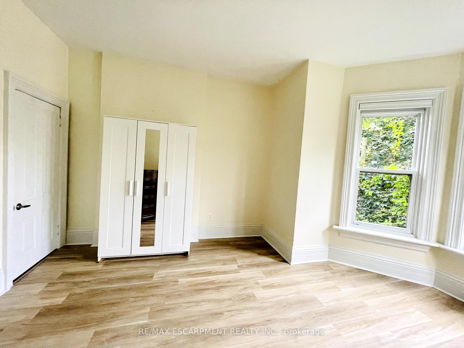Photo 5 of 10 William Street, Brant, Paris — HOMEH