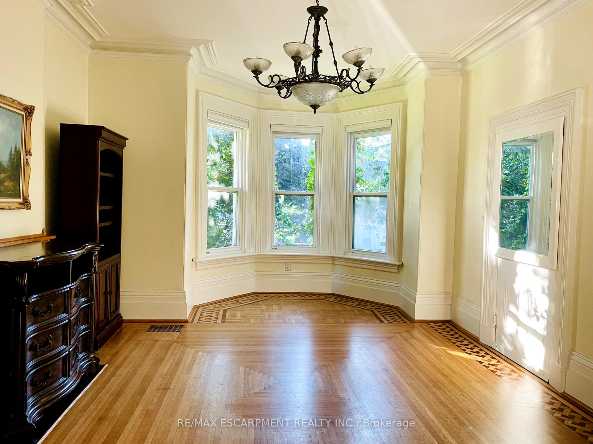 Photo 21 of 10 William Street, Brant, Paris — HOMEH