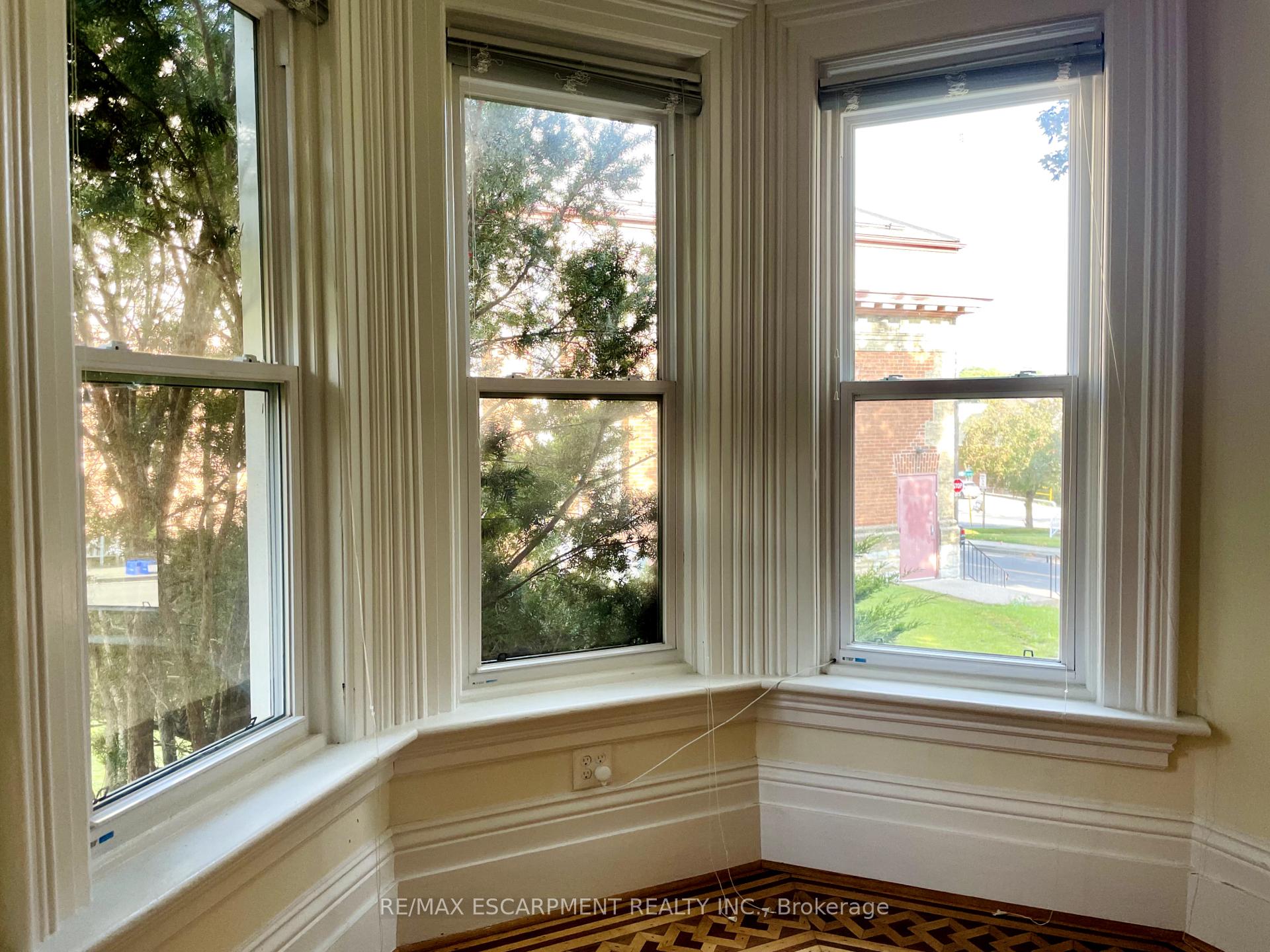 Photo 28 of 10 William Street, Brant, Paris — HOMEH