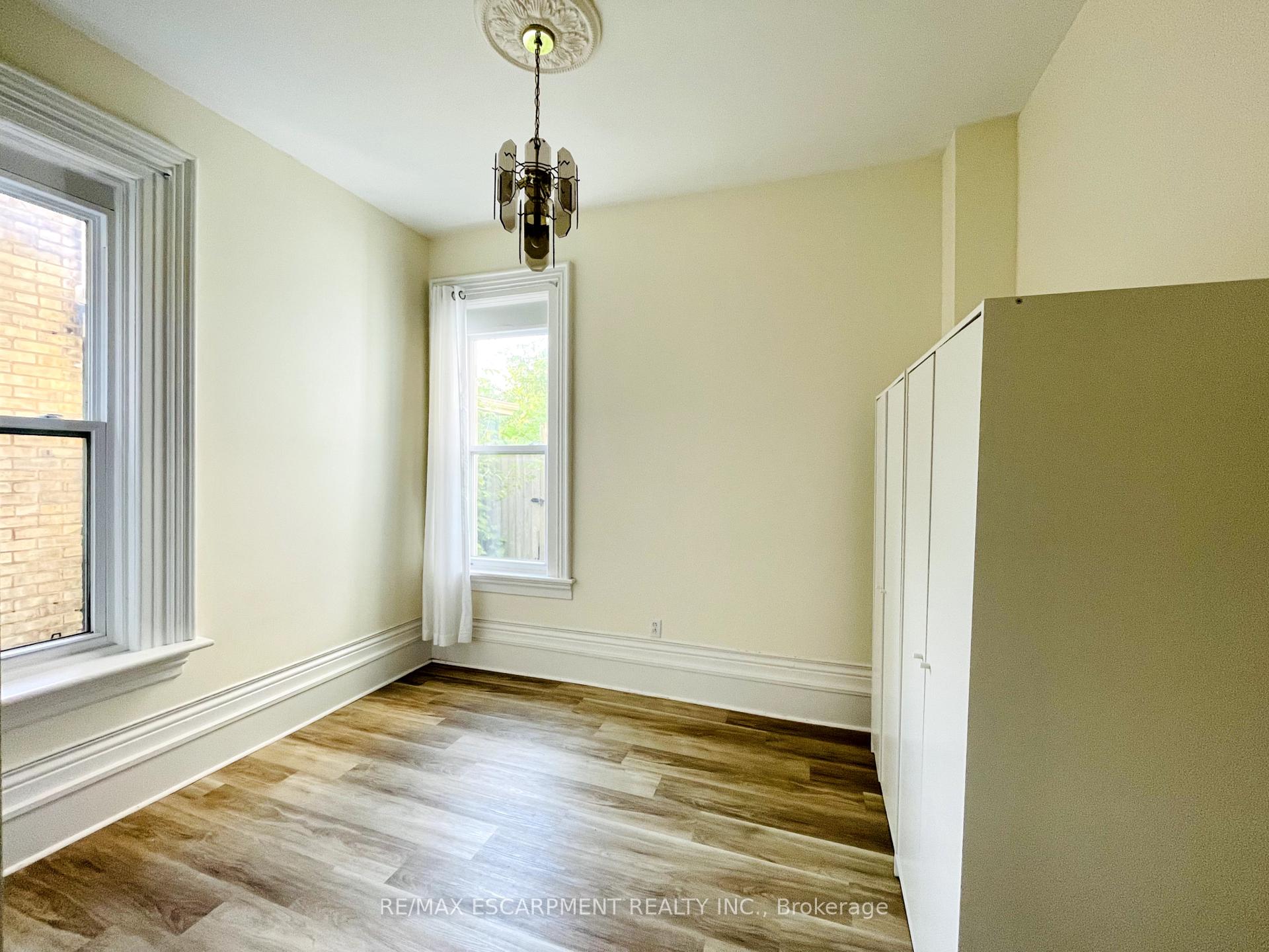 Photo 30 of 10 William Street, Brant, Paris — HOMEH