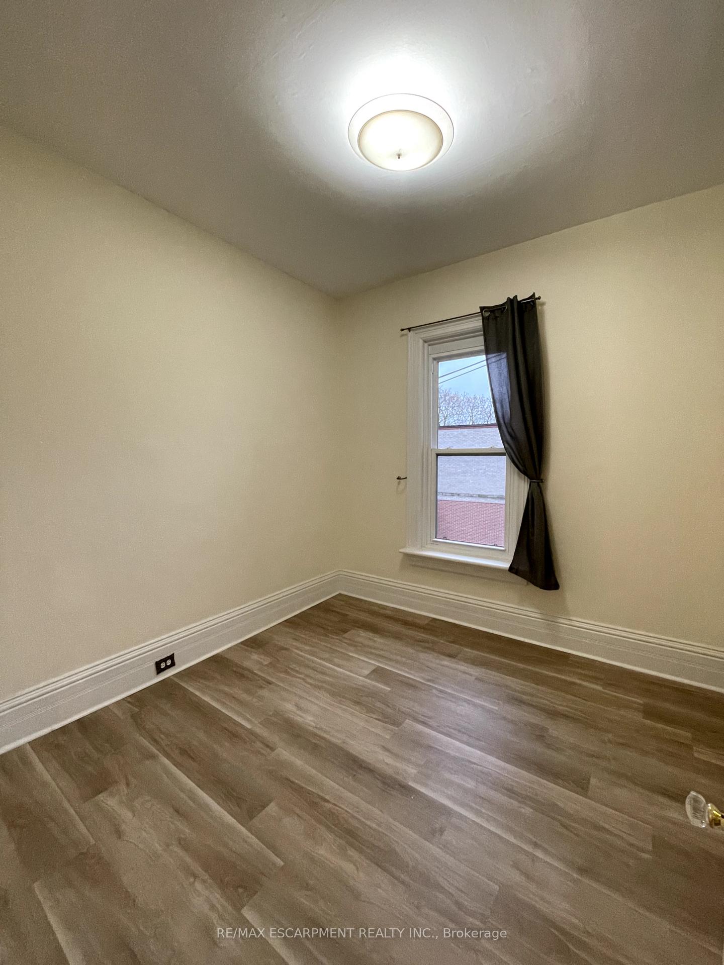 Photo 32 of 10 William Street, Brant, Paris — HOMEH