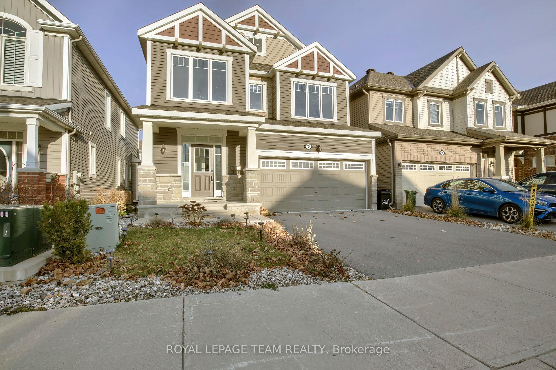 Photo 2 of 704 Devario Crescent, Ottawa, Barrhaven - Half Moon Bay — HOMEH