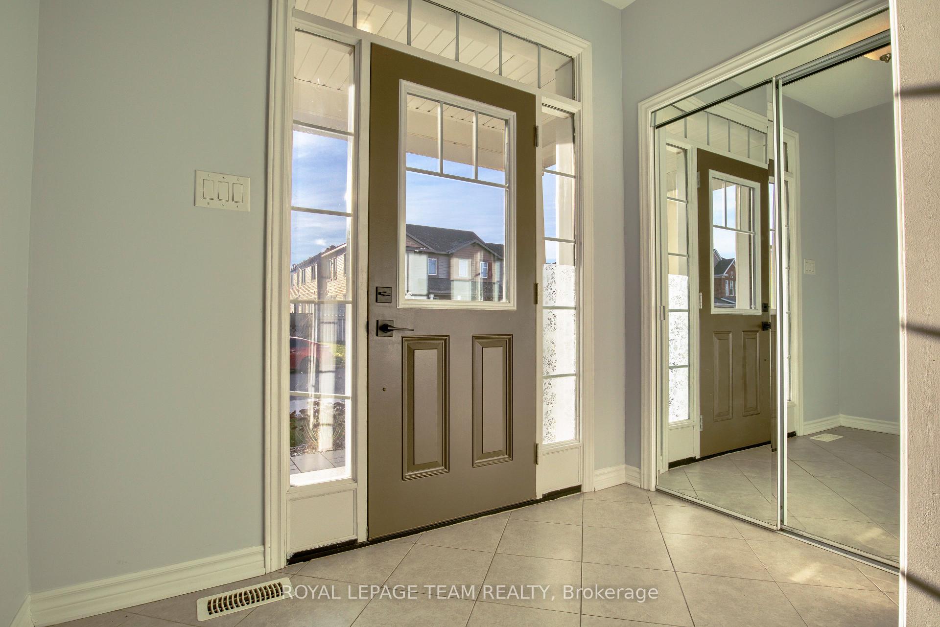 Photo 3 of 704 Devario Crescent, Ottawa, Barrhaven - Half Moon Bay — HOMEH