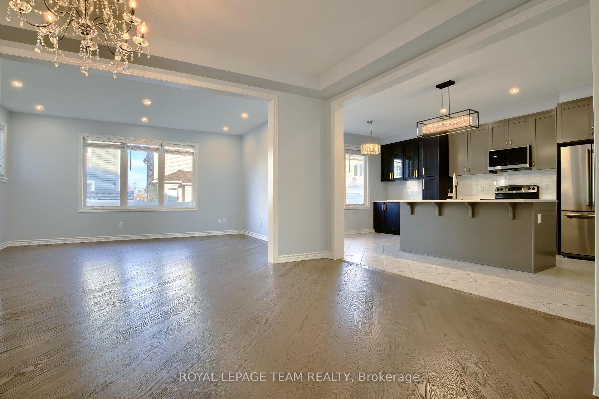 Photo 5 of 704 Devario Crescent, Ottawa, Barrhaven - Half Moon Bay — HOMEH
