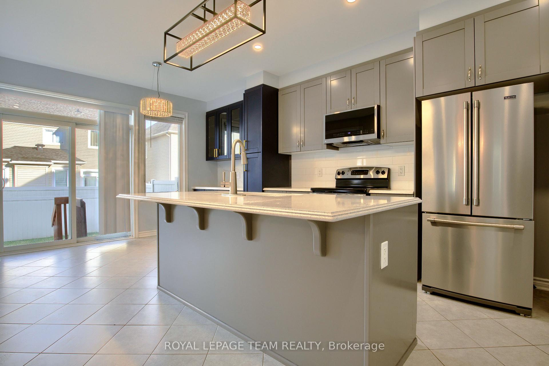 Photo 6 of 704 Devario Crescent, Ottawa, Barrhaven - Half Moon Bay — HOMEH