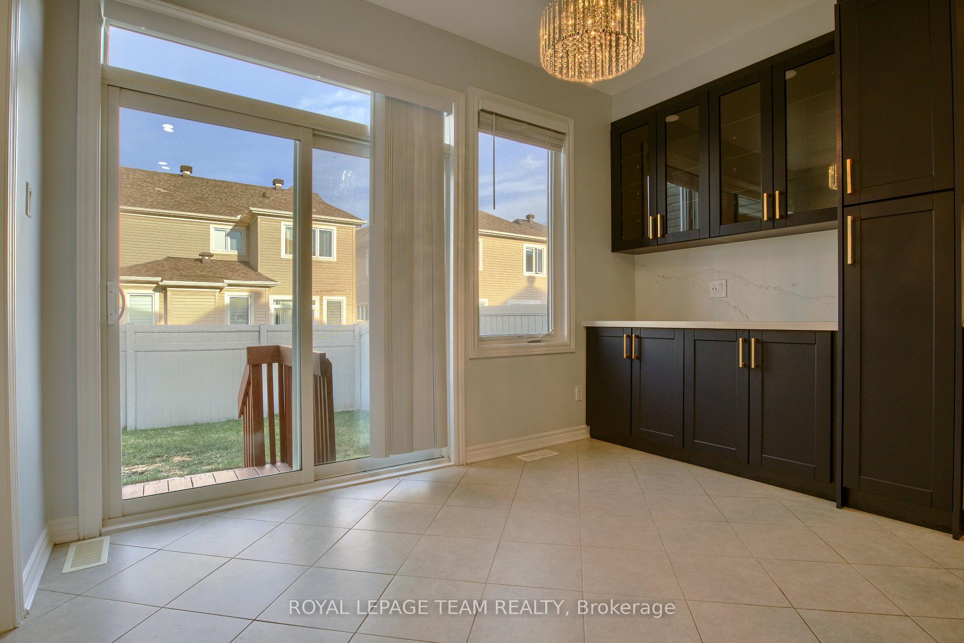 Photo 8 of 704 Devario Crescent, Ottawa, Barrhaven - Half Moon Bay — HOMEH
