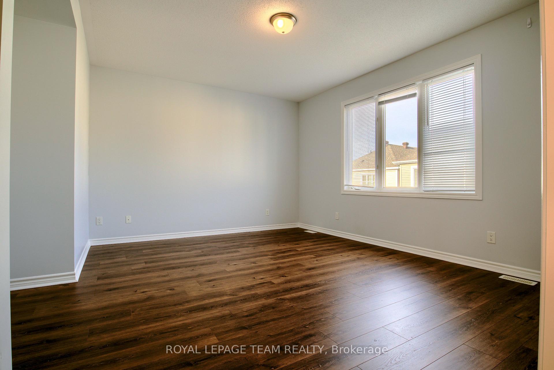 Photo 13 of 704 Devario Crescent, Ottawa, Barrhaven - Half Moon Bay — HOMEH