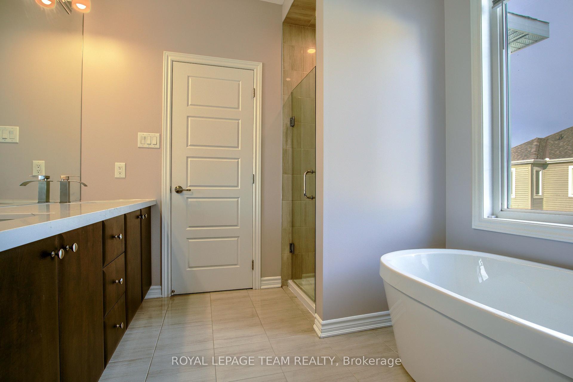 Photo 15 of 704 Devario Crescent, Ottawa, Barrhaven - Half Moon Bay — HOMEH