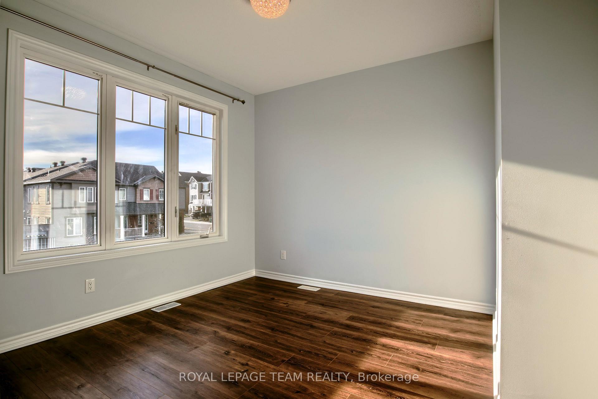 Photo 17 of 704 Devario Crescent, Ottawa, Barrhaven - Half Moon Bay — HOMEH
