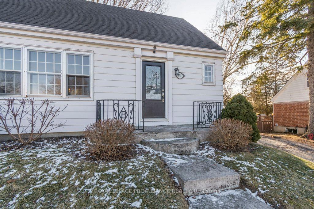 Photo 2 of 331 Victoria Avenue, Belleville, Belleville Ward — HOMEH