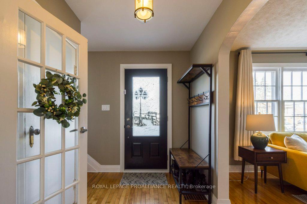Photo 3 of 331 Victoria Avenue, Belleville, Belleville Ward — HOMEH