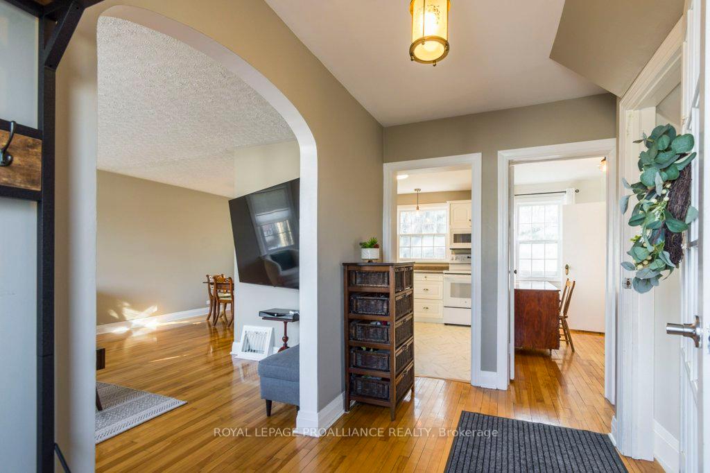 Photo 4 of 331 Victoria Avenue, Belleville, Belleville Ward — HOMEH