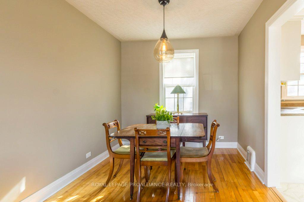 Photo 8 of 331 Victoria Avenue, Belleville, Belleville Ward — HOMEH