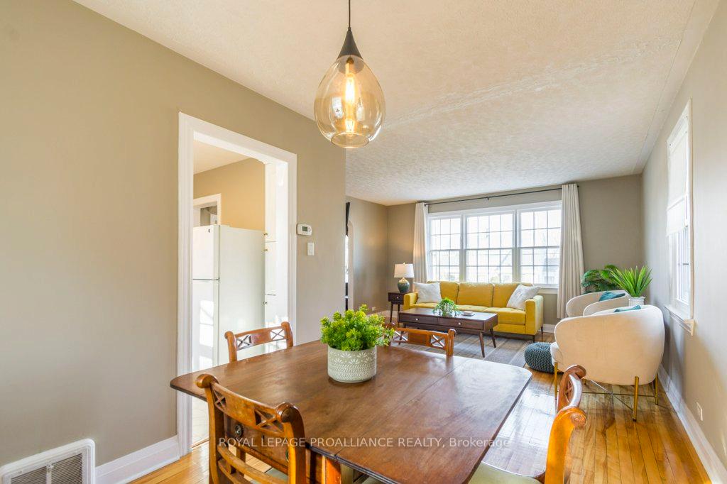 Photo 9 of 331 Victoria Avenue, Belleville, Belleville Ward — HOMEH