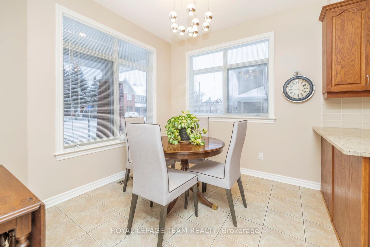 Photo 4 of 542 Devonwood Circle, Ottawa, Blossom Park/Kemp Park/Findlay Creek — HOMEH