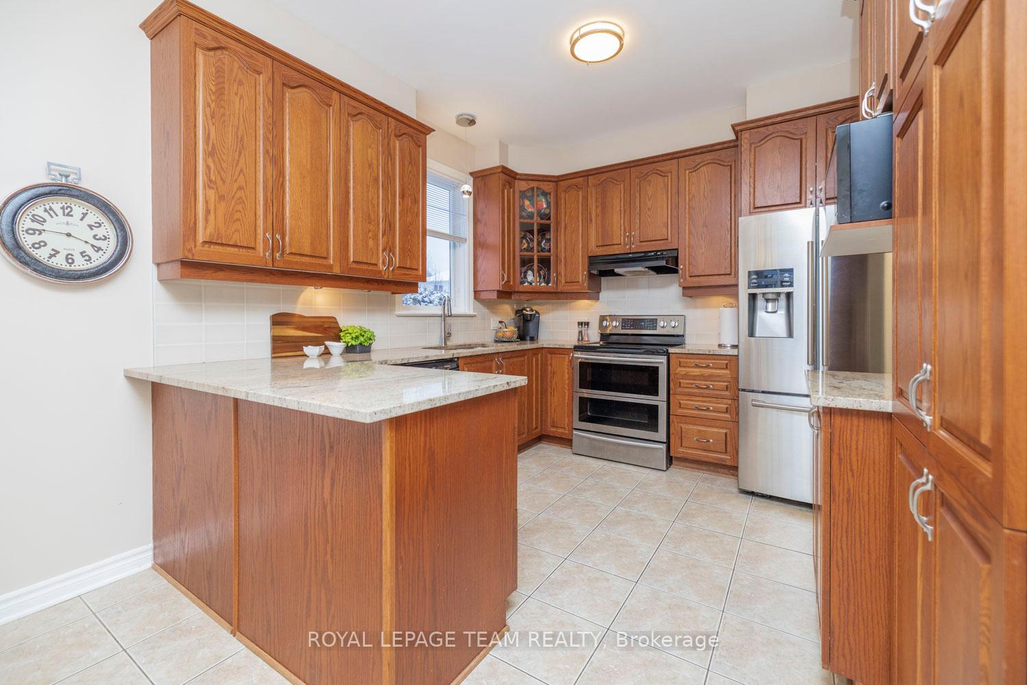 Photo 5 of 542 Devonwood Circle, Ottawa, Blossom Park/Kemp Park/Findlay Creek — HOMEH